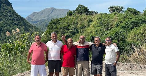 Inararo Ecotour with Tour Guide .